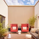 Adina Apartmanhotel 4*