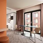 Adina 4*