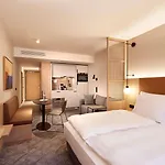 Adina 4*