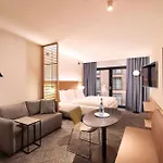 Adina מלון דירות 4*
