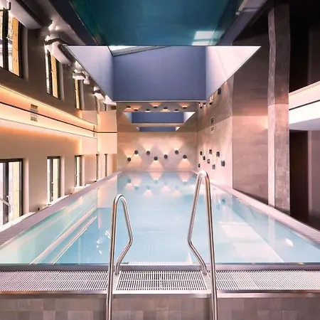 Adina Hotell 4*