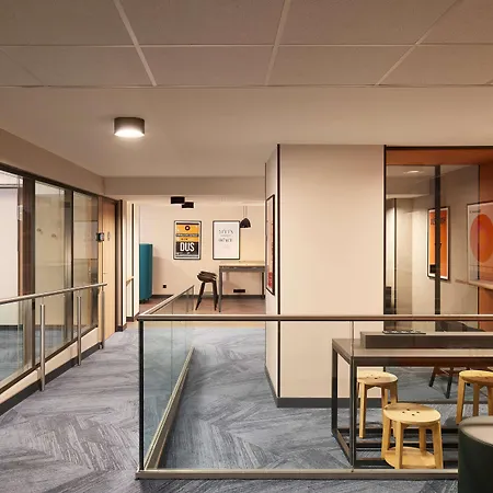 Lägenhetshotell Adina 4*