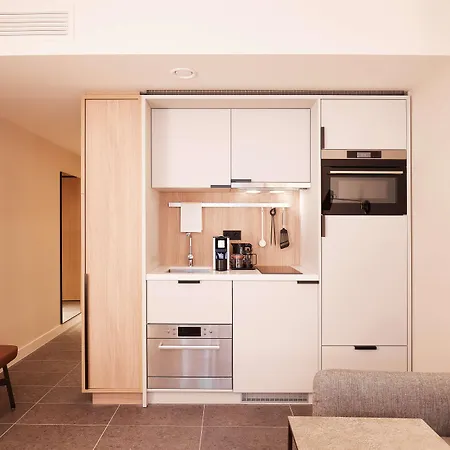 Adina Aparthotel 4*